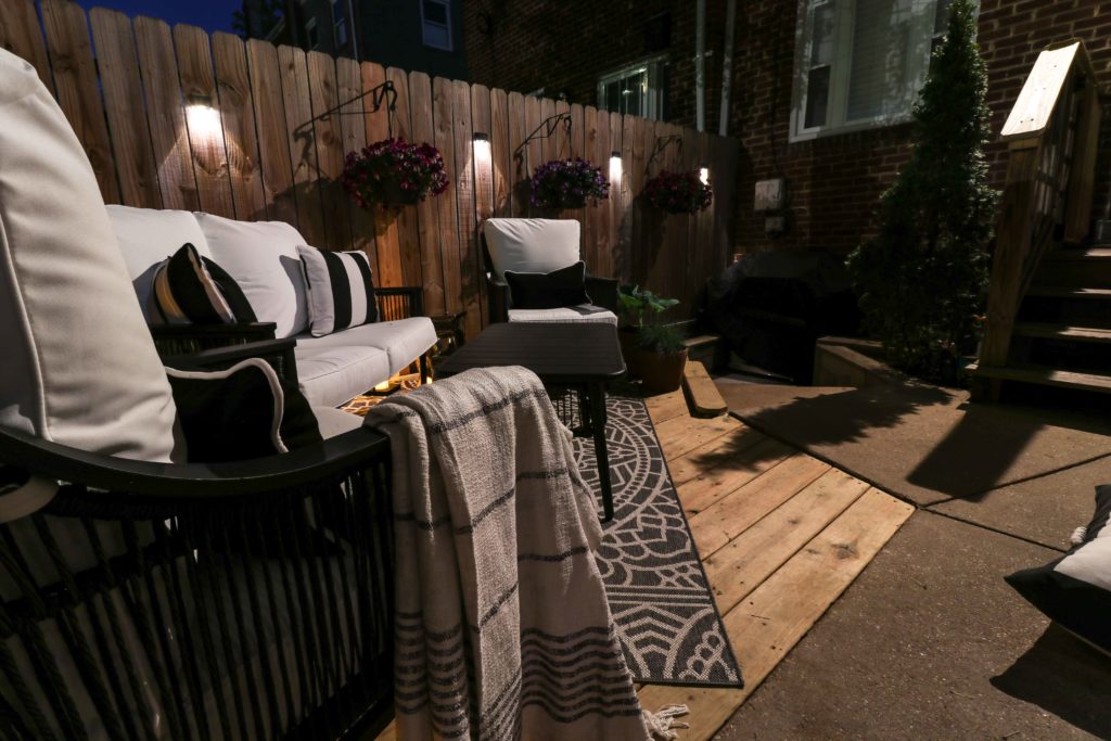 Small Backyard Decor at Night Throw Blanket