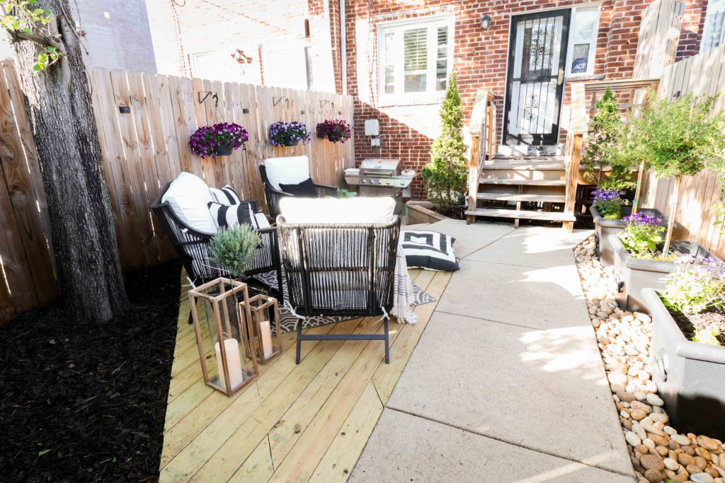Black and White Small Backyard Decor
