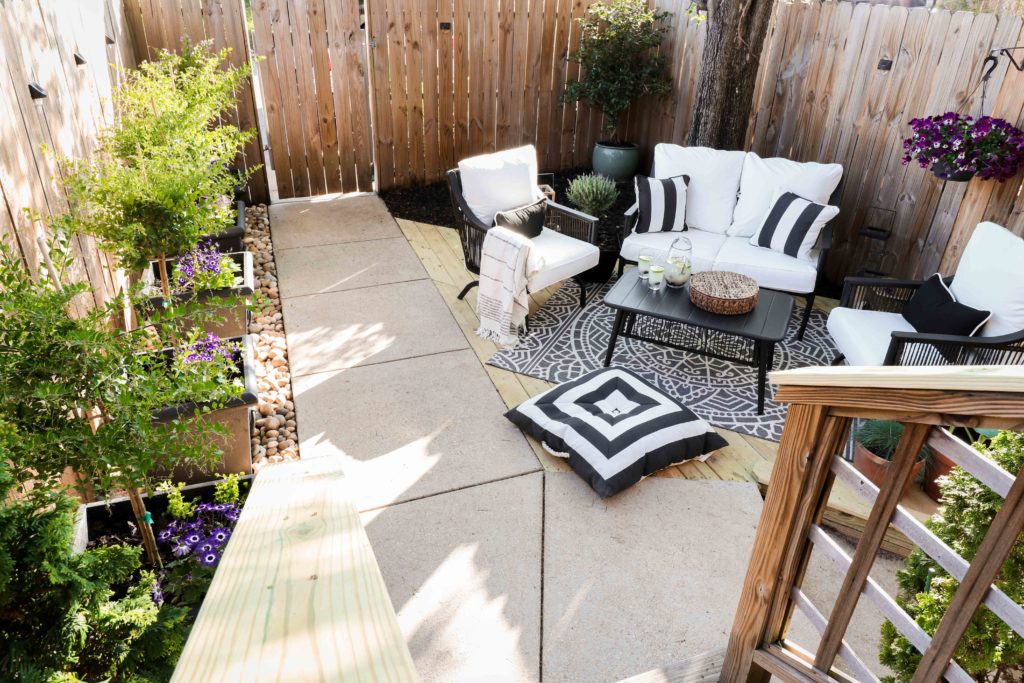 Black and White Small Backyard Decor